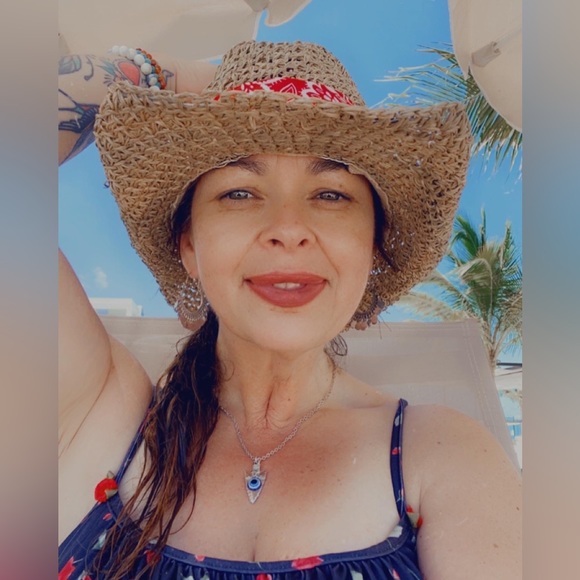 Meet your Posher, Laura - Picture 3 of 10